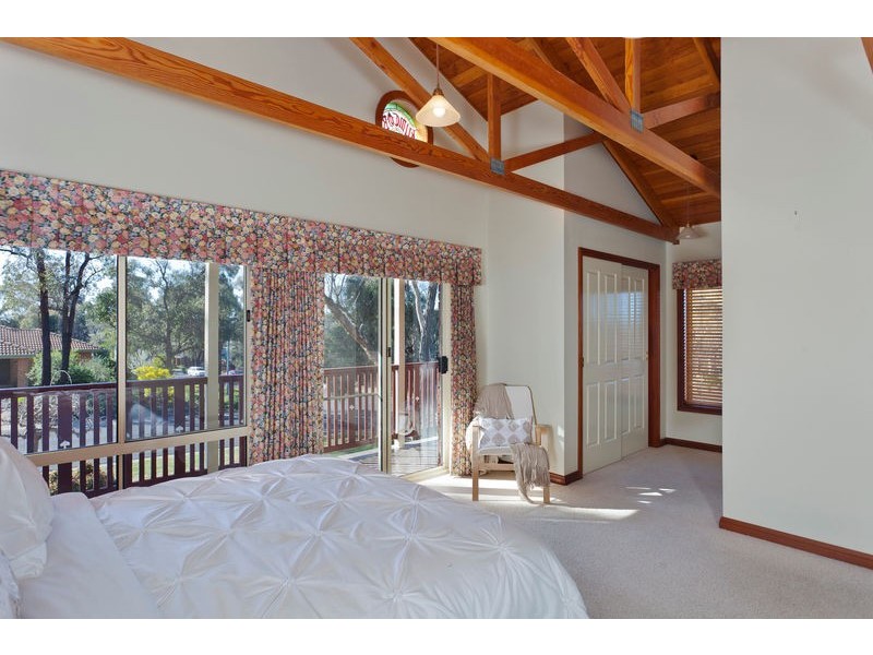 50 Akoonah Drive, Golden Square VIC 3555