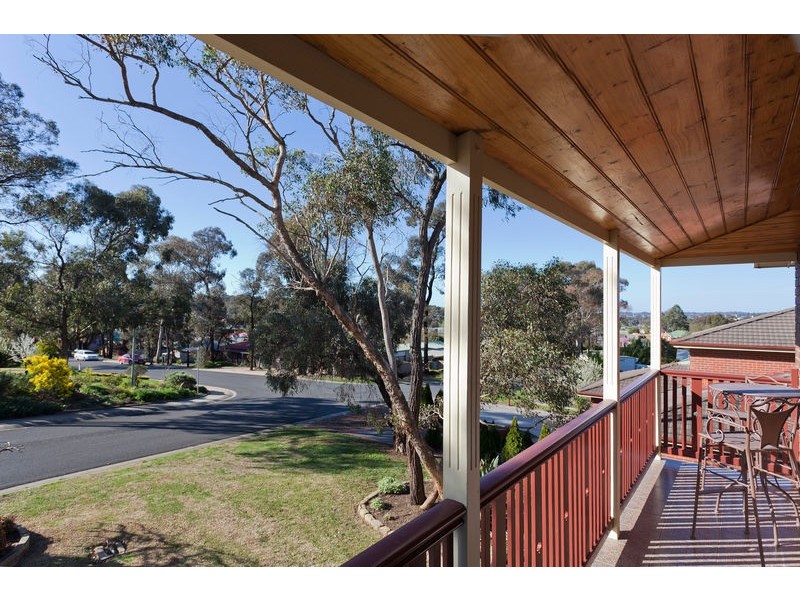 50 Akoonah Drive, Golden Square VIC 3555