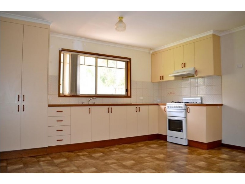 1/2 Cardogen Place, Kennington VIC 3550
