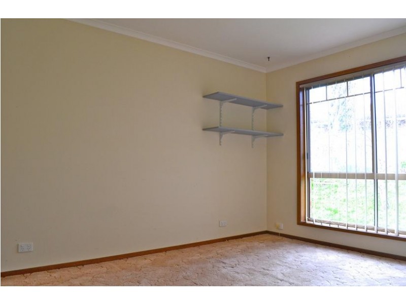 1/2 Cardogen Place, Kennington VIC 3550