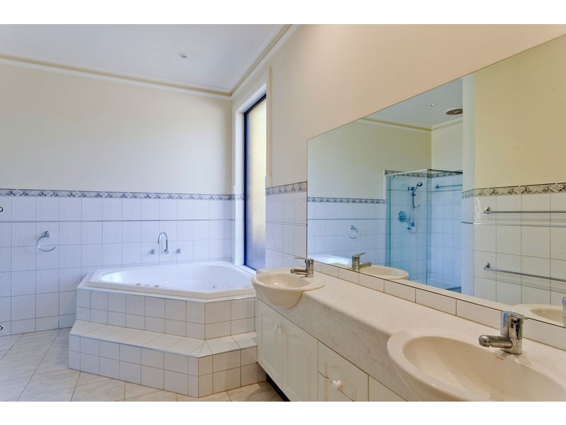 4 Kronk Street, Golden Square VIC 3555