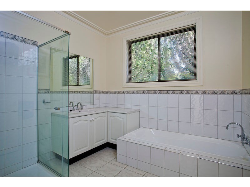 4 Kronk Street, Golden Square VIC 3555