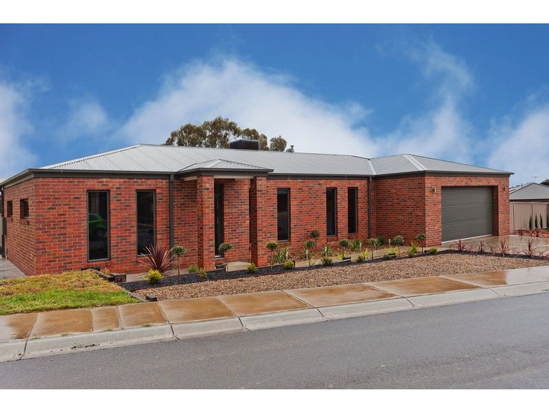 16 Londonderry Way, Epsom VIC 3551