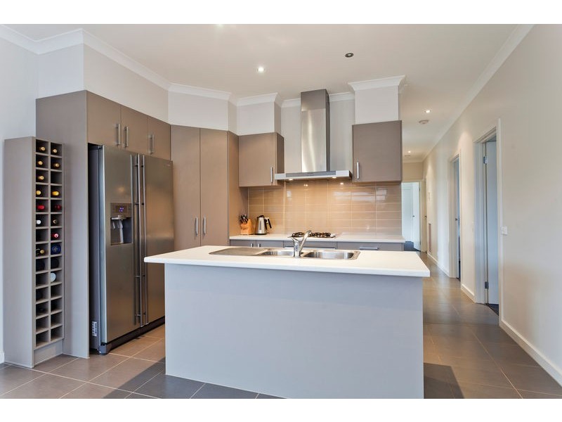 16 Londonderry Way, Epsom VIC 3551