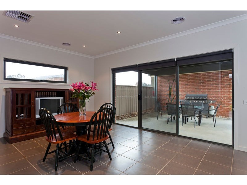16 Londonderry Way, Epsom VIC 3551