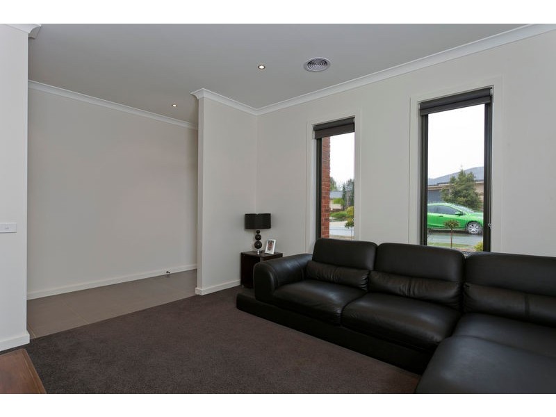 16 Londonderry Way, Epsom VIC 3551