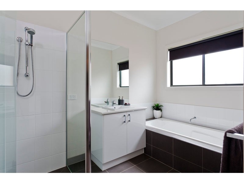 16 Londonderry Way, Epsom VIC 3551