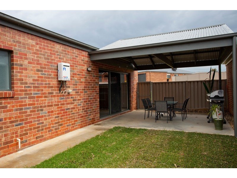 16 Londonderry Way, Epsom VIC 3551