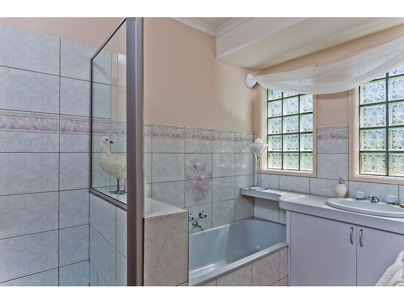 4 Shinda Court, Golden Square VIC 3555
