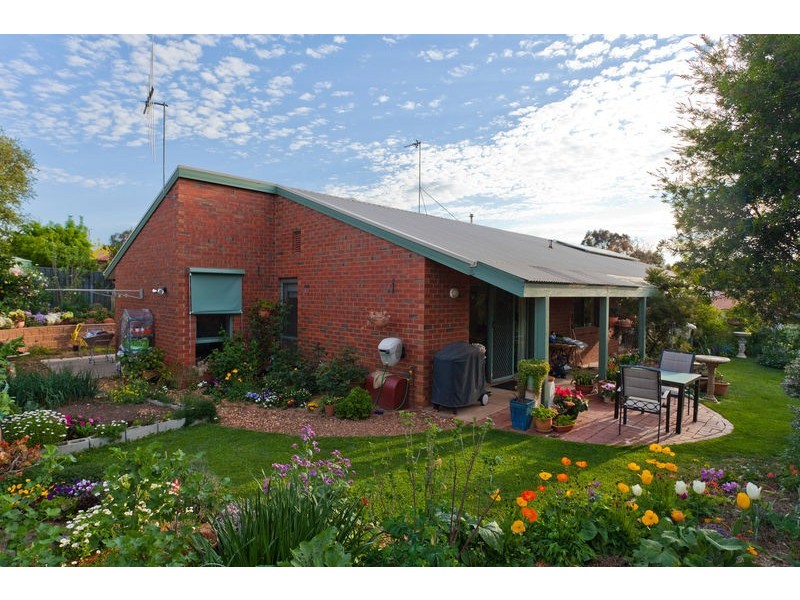 13 Bourke Drive, Strathdale VIC 3550