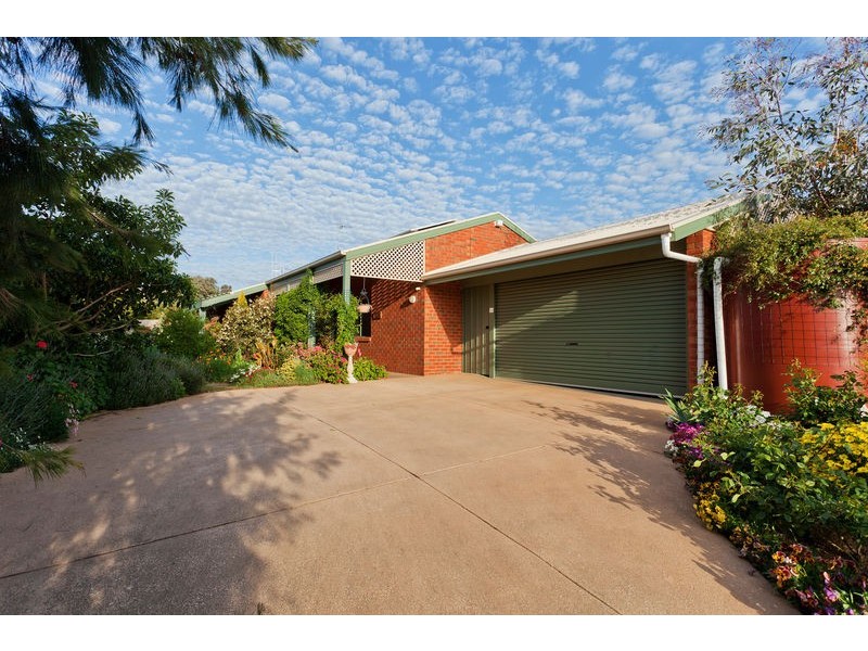 13 Bourke Drive, Strathdale VIC 3550