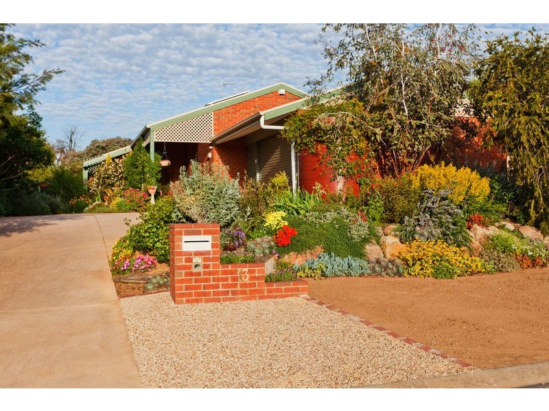 13 Bourke Drive, Strathdale VIC 3550