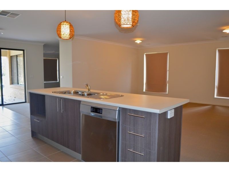 28 Belladonna Rises, Kangaroo Flat VIC 3555