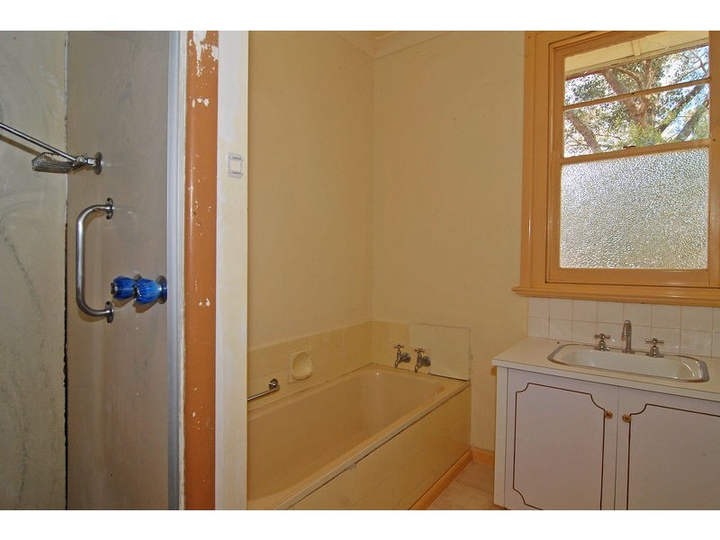 64 Phillis Street, Kangaroo Flat VIC 3555