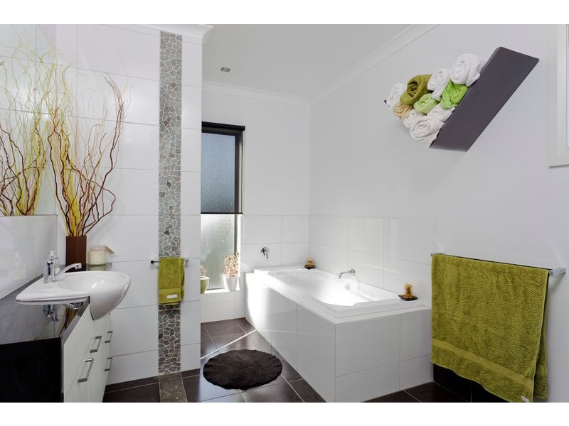 99 Mistletoe Street, Golden Square VIC 3555