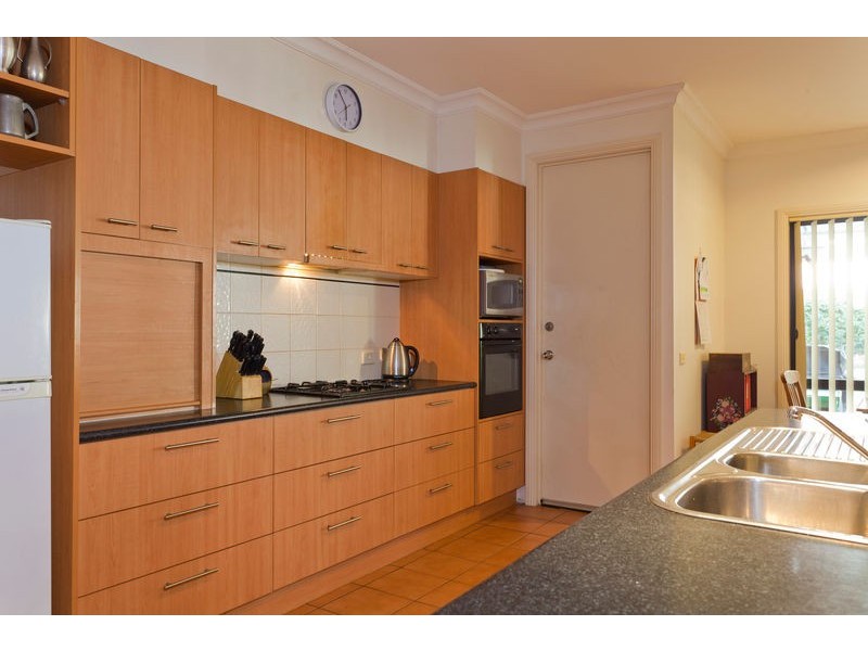 15 Parkside Boulevard, Strathdale VIC 3550