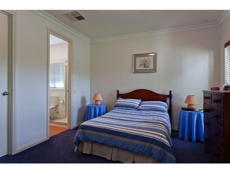 15 Parkside Boulevard, Strathdale VIC 3550