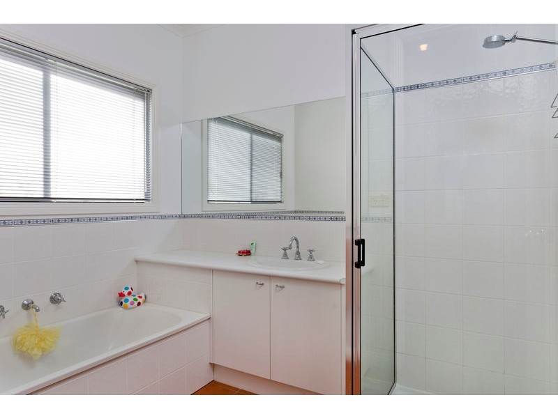 15 Parkside Boulevard, Strathdale VIC 3550