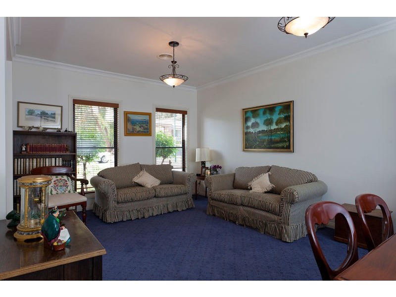 15 Parkside Boulevard, Strathdale VIC 3550