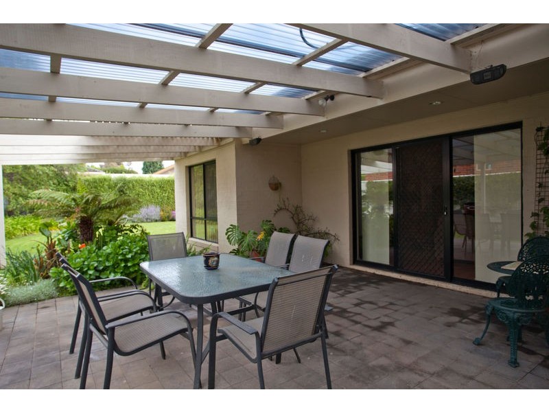 15 Parkside Boulevard, Strathdale VIC 3550