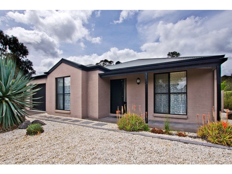 8 Grenoble Close, Spring Gully VIC 3550