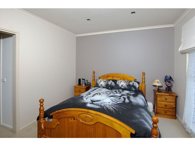 8 Grenoble Close, Spring Gully VIC 3550