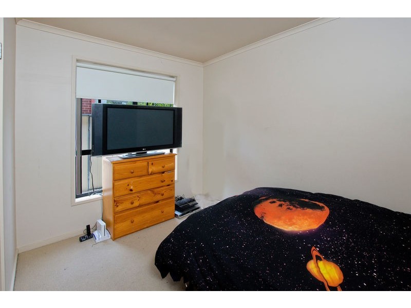 8 Grenoble Close, Spring Gully VIC 3550