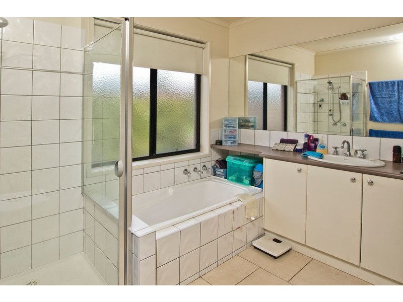 8 Grenoble Close, Spring Gully VIC 3550
