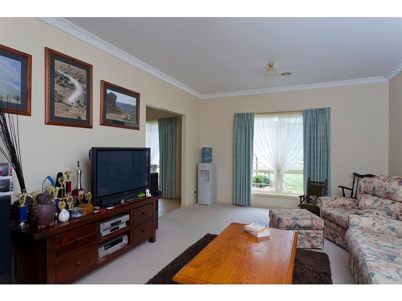 40 Palm Avenue, Spring Gully VIC 3550