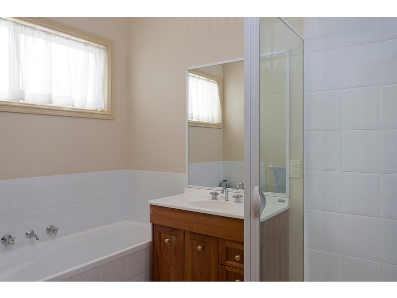 40 Palm Avenue, Spring Gully VIC 3550