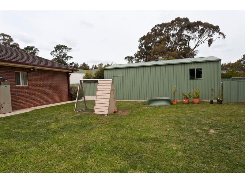 40 Palm Avenue, Spring Gully VIC 3550