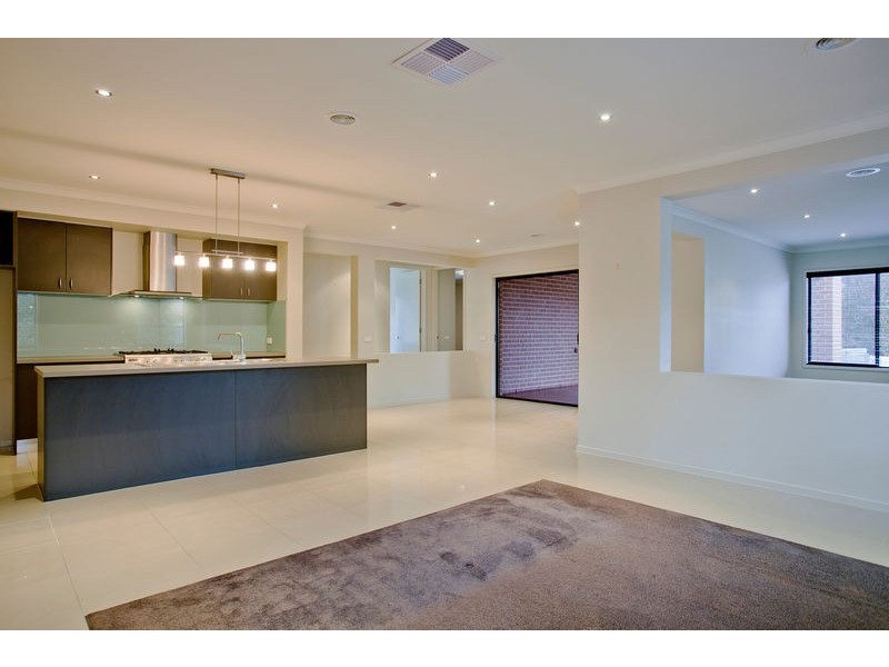 87 Amara Way, Kangaroo Flat VIC 3555