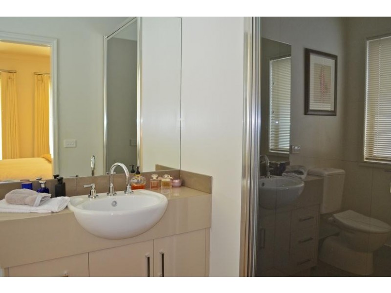 135 Havlin Street East, Flora Hill VIC 3550