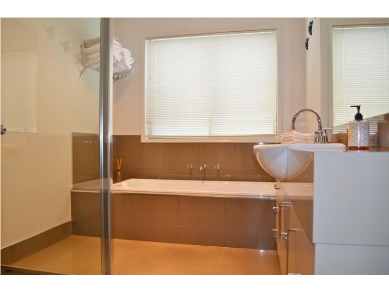 135 Havlin Street East, Flora Hill VIC 3550