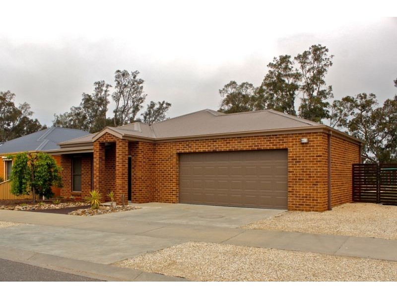 15 Bassett Drive, Strathfieldsaye VIC 3551