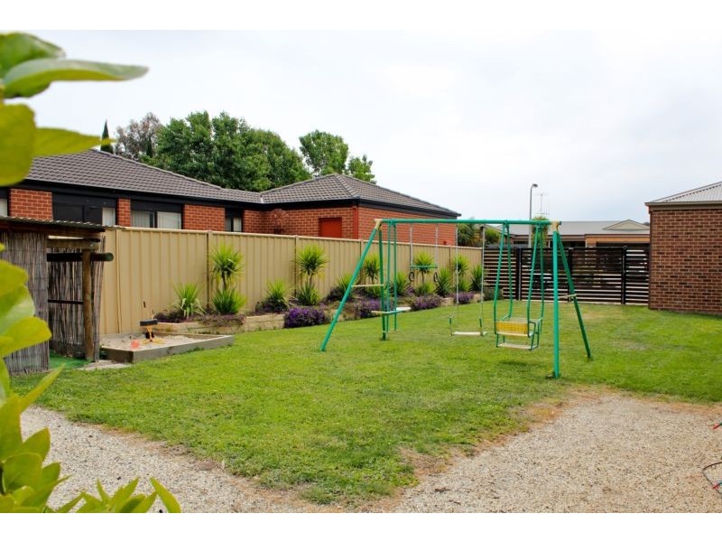 15 Bassett Drive, Strathfieldsaye VIC 3551