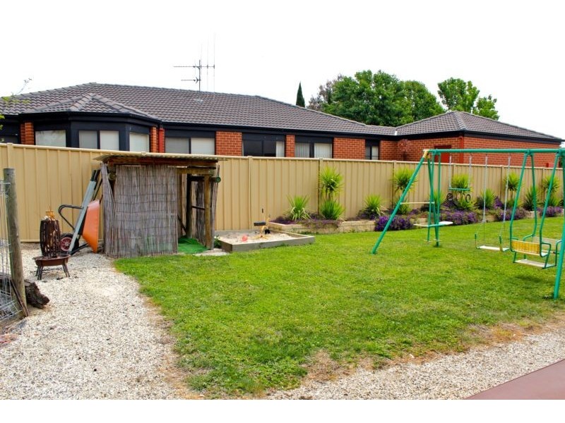 15 Bassett Drive, Strathfieldsaye VIC 3551