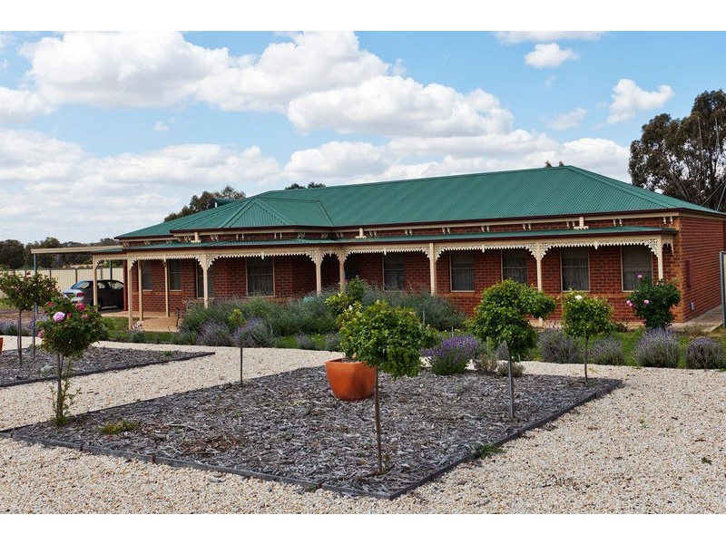 2 Holmes Road, Huntly VIC 3551