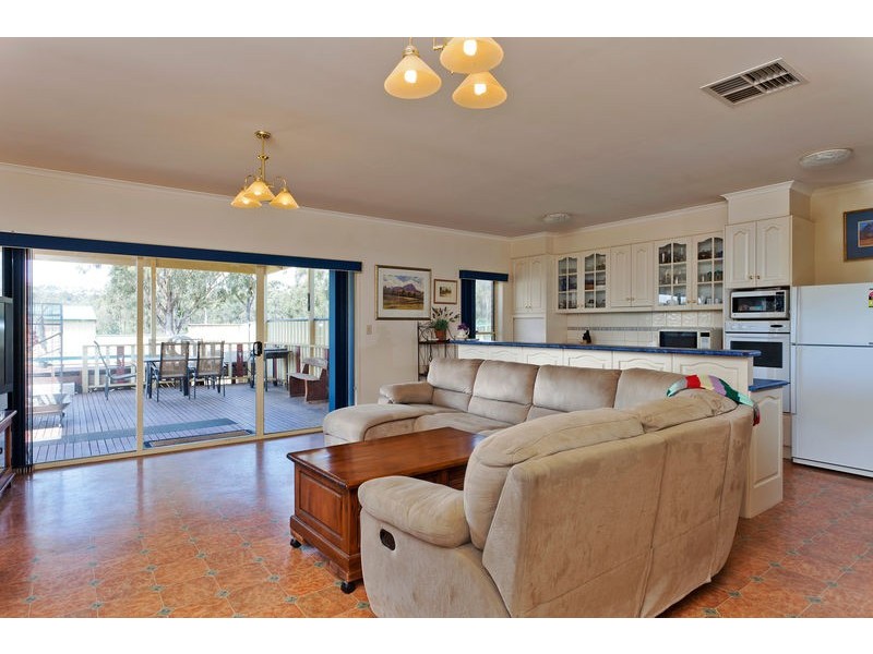 2 Holmes Road, Huntly VIC 3551