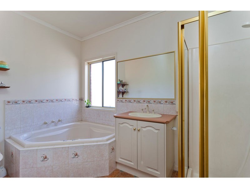 2 Holmes Road, Huntly VIC 3551
