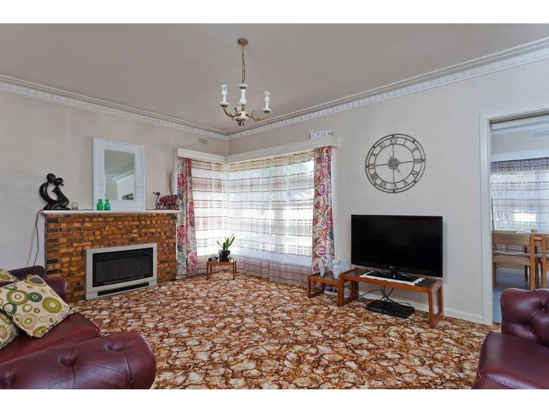 24 Fifth Avenue, White Hills VIC 3550