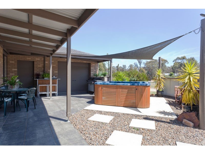 51 Knotts Lane, Junortoun VIC 3551