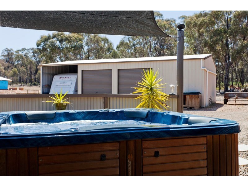 51 Knotts Lane, Junortoun VIC 3551