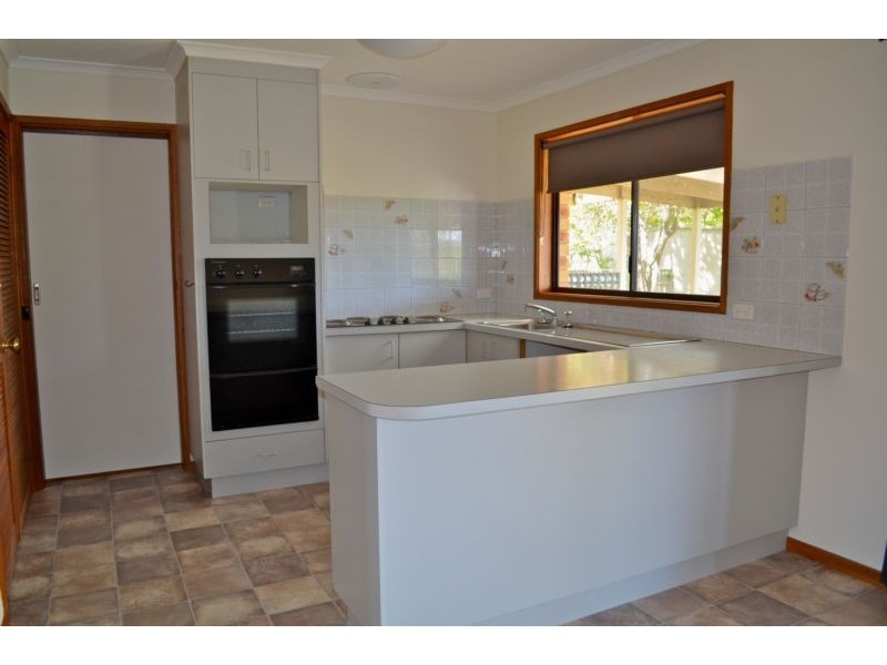 27 Magellan Crescent, Kangaroo Flat VIC 3555