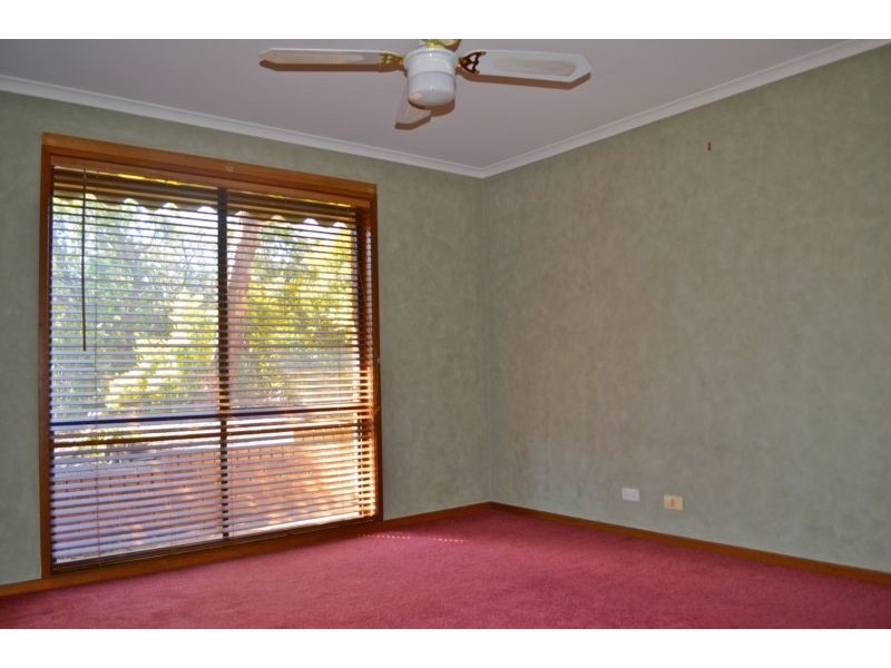 27 Magellan Crescent, Kangaroo Flat VIC 3555