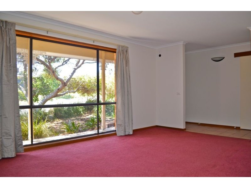 27 Magellan Crescent, Kangaroo Flat VIC 3555