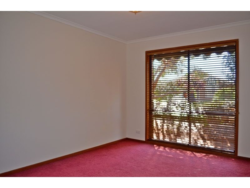 27 Magellan Crescent, Kangaroo Flat VIC 3555