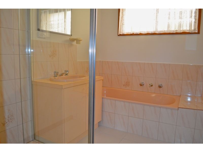 27 Magellan Crescent, Kangaroo Flat VIC 3555
