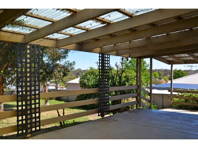 27 Magellan Crescent, Kangaroo Flat VIC 3555