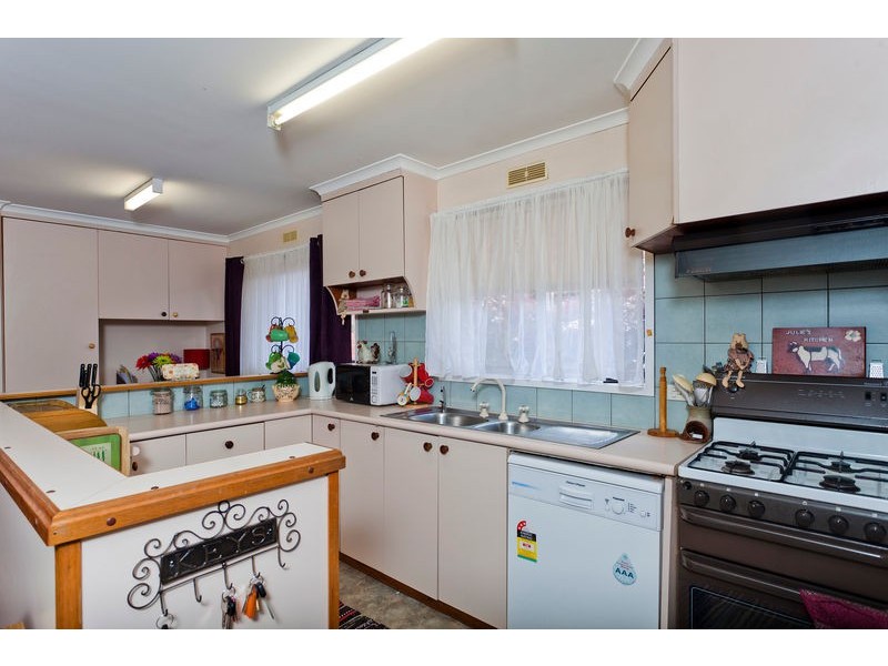 1/4 Marinna Court, Strathdale VIC 3550